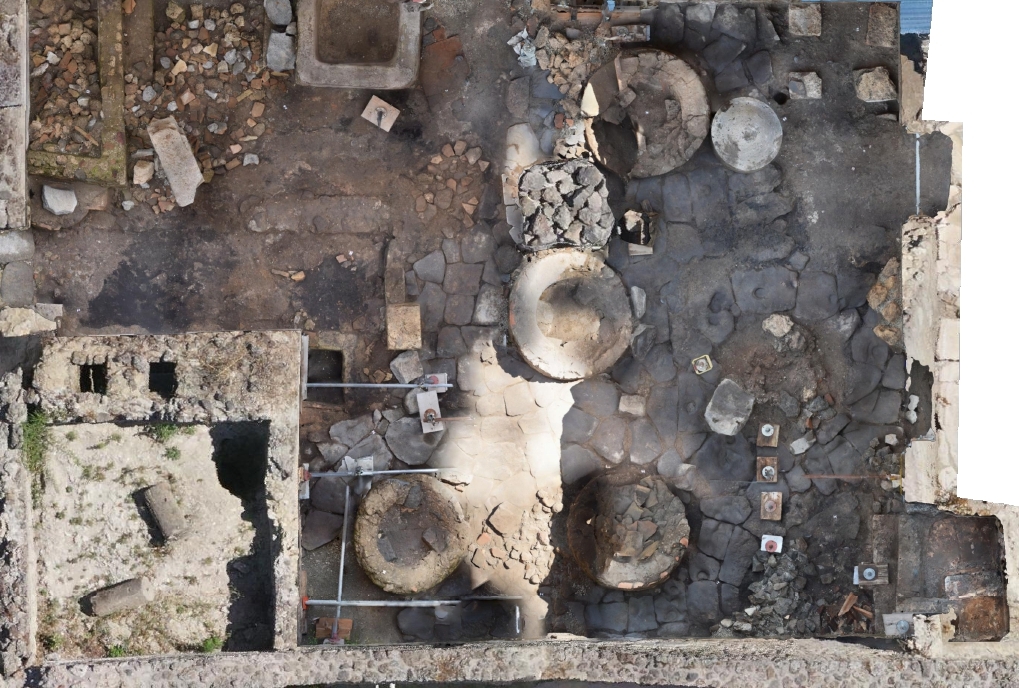 Noi descoperiri în Pompei: arheologii au dat peste o ”brutărie