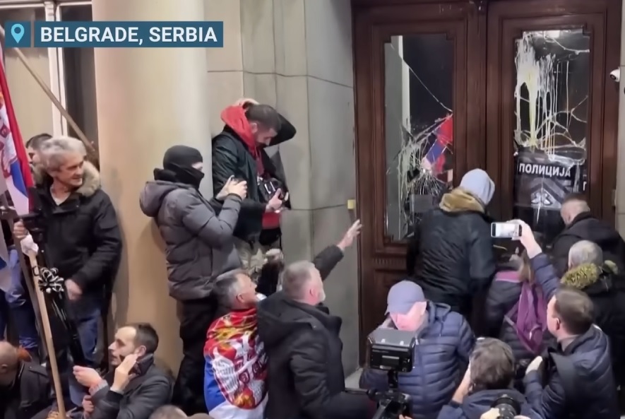 [VIDEO] Proteste violente în Serbia. Rezultatele alegerilor sunt contestate