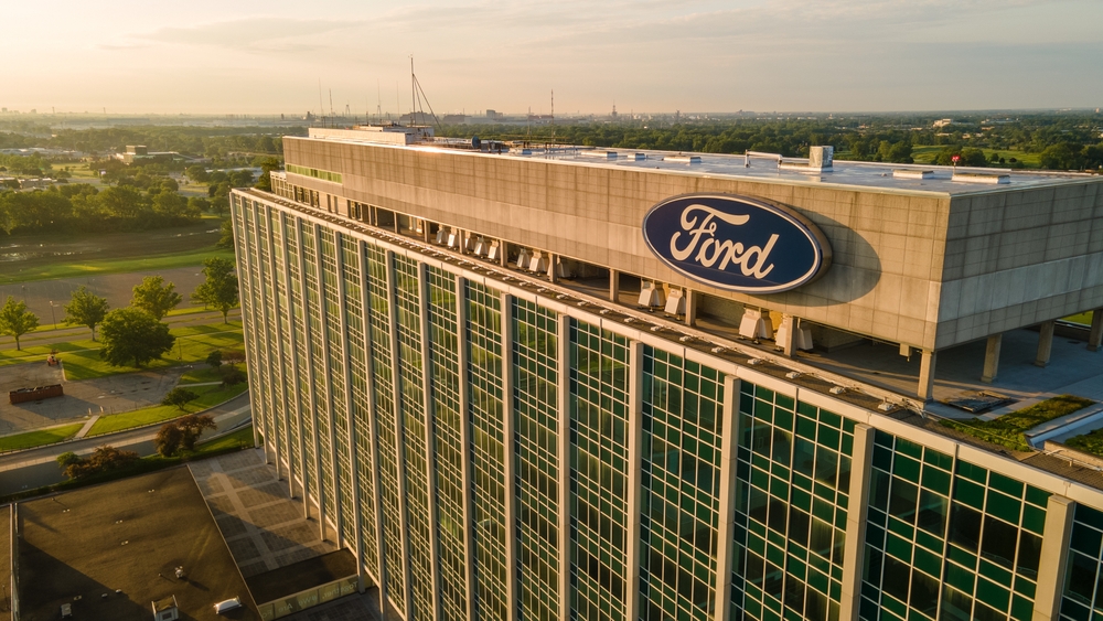 Au trecut aproape 70 ani de când Ford voia să arunce „nucleara” în lumea auto
