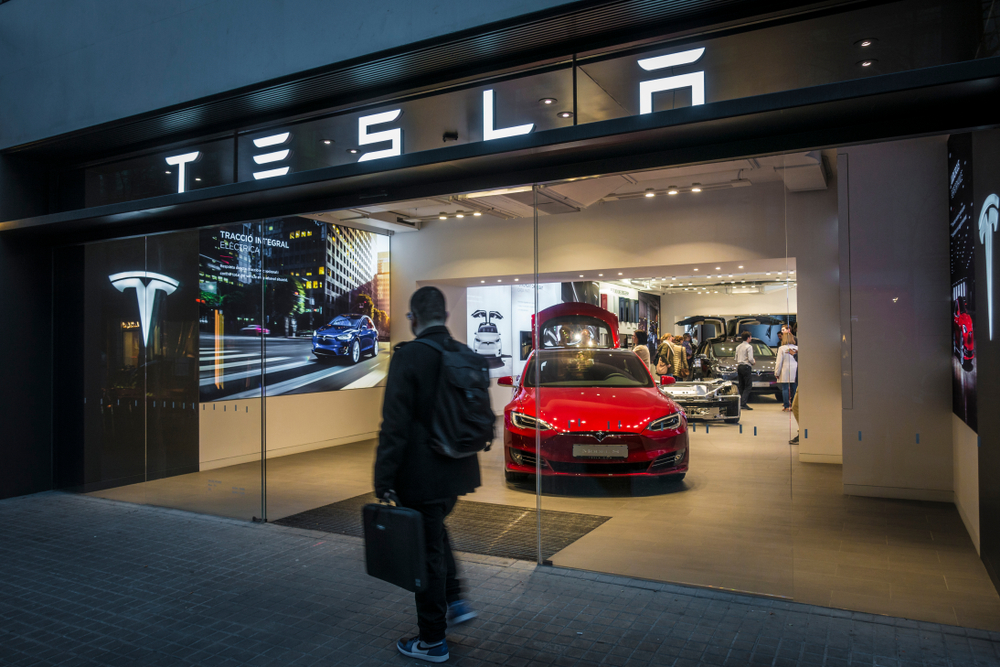 Anul 2023 este unul cu vânzări record pentru Tesla, dar Elon Musk a promis mai mult decât a putut…