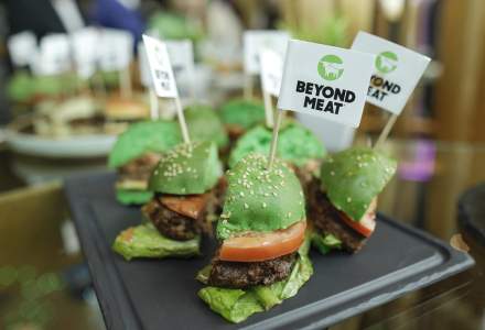 "Cererea pentru astfel de produse e în creștere". Nordic Group aduce burgerii pe bază de plante Beyond Meat în România