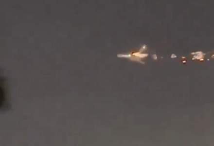 VIDEO | Încă un Boeing cu probleme. Un avion a aterizat în Miami cu un motor în flăcări