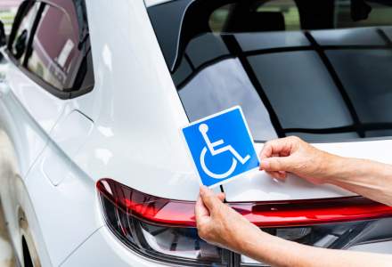 Persoanele cu dizabilități, obligate să folosască vehicule cu motoare de maximum 2.000 cmc dacă nu vor să plătească impozit