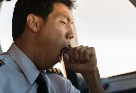Piloţii unei companii aeriene indoneziene au adormit la manşele avionului, din fericire fără incidente