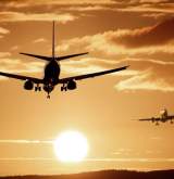 Imagine Articol E vară, dar profitul companiilor aeriene nu mai zboară „la...