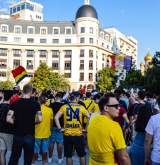 Imagine Articol GALERIE FOTO | Românii au ieșit în stradă să sărbătorească victoria...