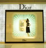 Imagine Articol Cât costă de fapt o geantă Dior de 2.780 de dolari. Diferență...