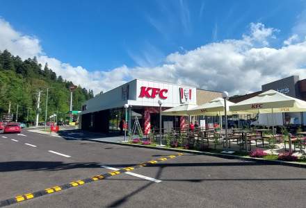 [FOTO] Primul KFC de pe Valea Prahovei, deschis la Sinaia, chiar pe DN1. Puiul colonelului Sanders va ”condimenta” drumul bucureștenilor către munte
