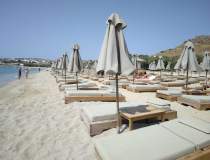 La plajă în Grecia:...