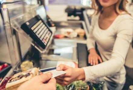 4 aspecte vitale pe care trebuie sa le ai in vedere atunci cand iti alegi cardul de credit