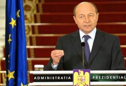 Basescu: Sustin fara rezerve revenirea la salariile de dinainte de reducere