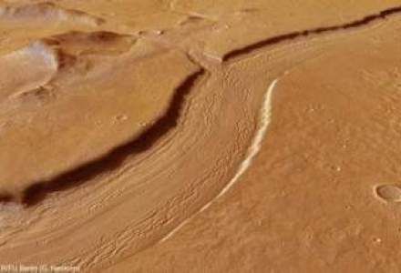 Fotografii spectaculoase cu albia unui fost rau de pe Marte