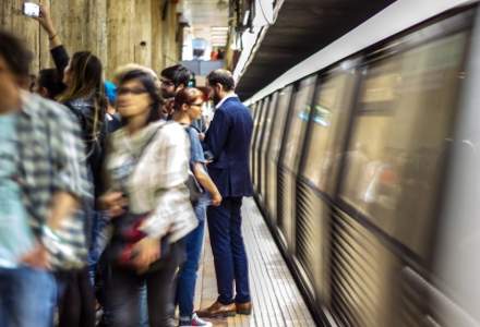 Ghid de călătorie cu metroul: purtarea măştii este obligatorie iar locurile permise, marcate cu verde