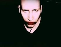 Marilyn Manson va juca...
