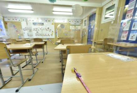 Ping pong cu școlile din București și declarații neclare privind trecerea la scenariul roșu