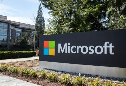 Un angajat de la Microsoft a furat 10 mil. dolari din contul companiei. Și-a luat și o Tesla din banii furați
