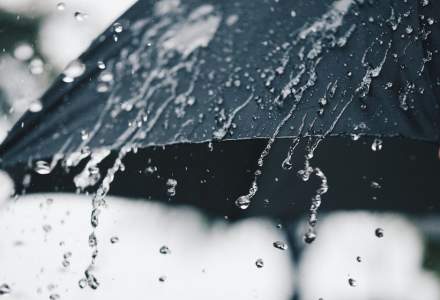 Alertă ANM de ploi și ninsori în cea mai mare parte a țării