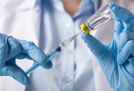 ECDC : Vaccinarea anti-COVID-19 ar putea începe în primul trimestru al 2021