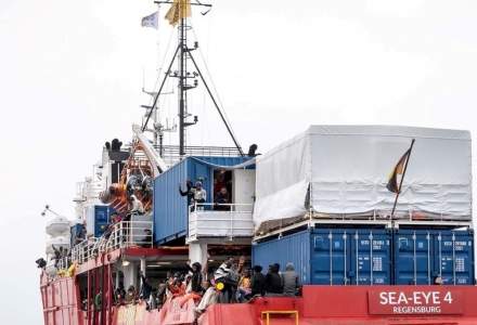 Italia a autorizat o navă umanitară cu aproximativ 800 de migranţi la bord