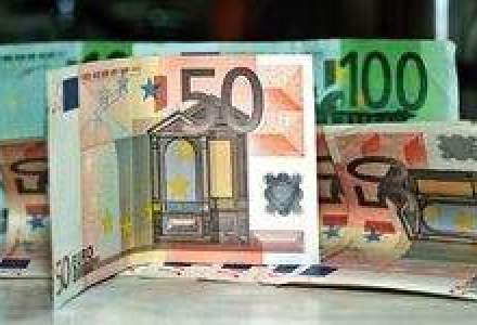 Euro se mentine la cotatii minime ale ultimelor sase luni fata de dolar