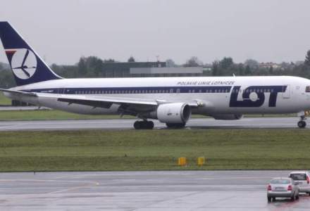 Hackerii au blocat la sol 1.400 de pasageri ai companiei aeriene poloneze LOT
