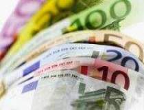 Euro, la minimul ultimelor 14...