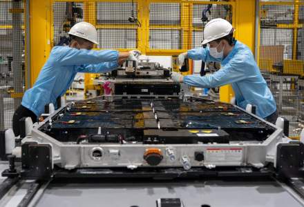 SUA și Japonia, împreună pentru a înlesni producerea de mașini electrice și baterii