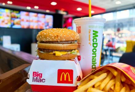 McDonald’s introduce tăvi din plastic 100% reciclat în restaurante, în premieră pentru România