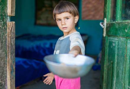 Sărăcia bate România: Țara noastră e prima în topul mortalității infantile iar 1 din 2 copii se află în risc de sărăcie severă
