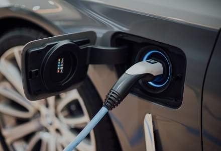 Mai puțin de o treime dintre companiile românești folosesc mașini electrice. 10% vor totuși să mai reducă din flotele auto