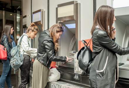 Transfer de bani în România și străinătate: De acum poți să trimiți bani direct de la ATM