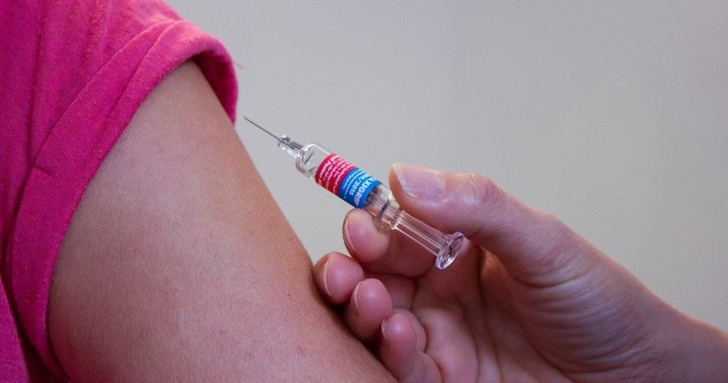 Imagine pentru articolul: Ce faci dacă ai o reacție adversă de la vaccinul anti-COVID-19