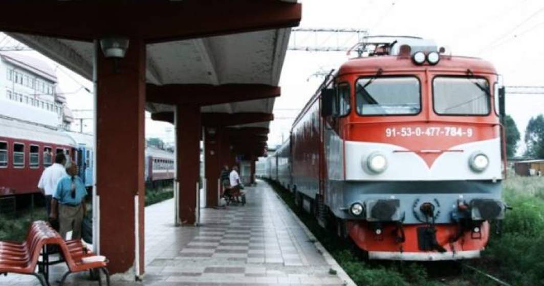 Imagine pentru articolul: Trenurile care circula intre Bucuresti si Craiova au intarzieri, dupa ce mai multe persoane au incercat sa fure cabluri