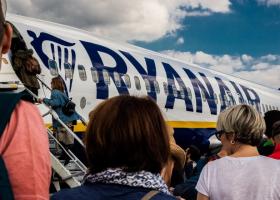 Imagine: Ryanair, operatorul low-cost care vrea să bată Wizz Air în România,...