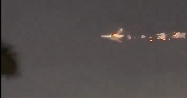 Imagine pentru articolul: VIDEO | Încă un Boeing cu probleme. Un avion a aterizat în Miami cu un motor...