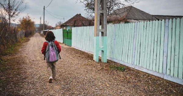Imagine pentru articolul: Aproape jumătate dintre copiii din România sunt analfabeţi funcţionali şi în...