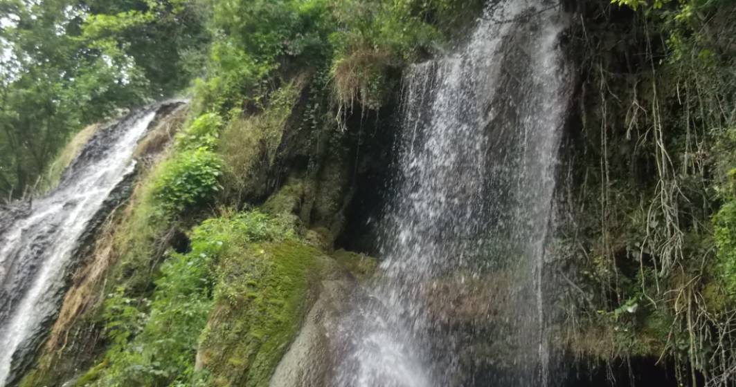 Imagine pentru articolul: Prăbușire la una dintre cele mai frumoase cascade din România, Clocota. Autoritățile spun că acum e mai spectaculoasă