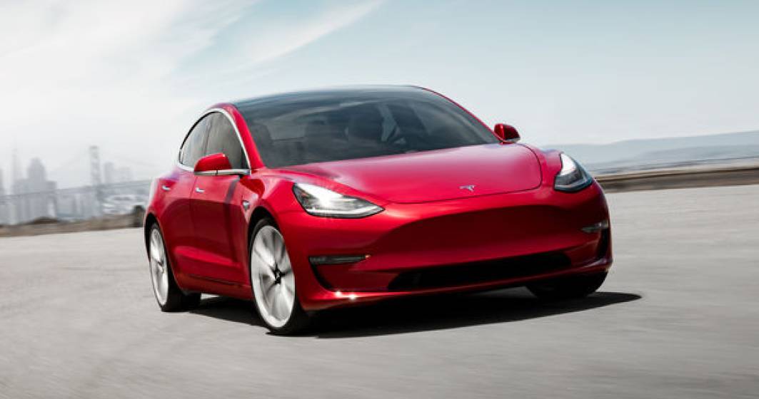 Imagine pentru articolul: Tesla lanseaza o versiune mai accesibila pentru Model 3: autonomie de 420 de kilometri, cu 80 de kilometri mai mica decat varianta de top