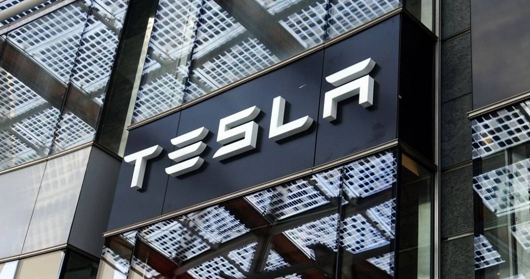 Imagine pentru articolul: Elon Musk, nemulțumit că nu este lăsat să reia producția, amenință că mută fabrica din California