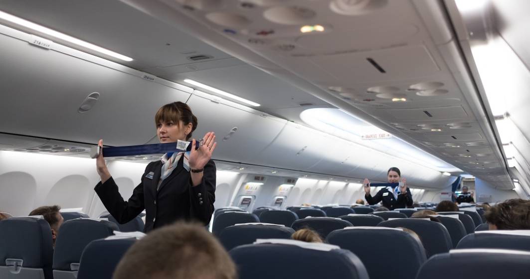 Imagine pentru articolul: Amendă pentru o companie aeriană care le-a cerut stewardeselor să poarte tocuri și să se machieze