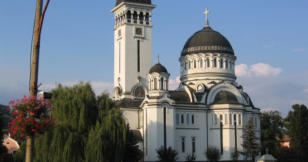 Imagine pentru articolul: Nelu Tătaru explică de ce se poate intra în biserici și în teatre nu: Biserica este a cartierului