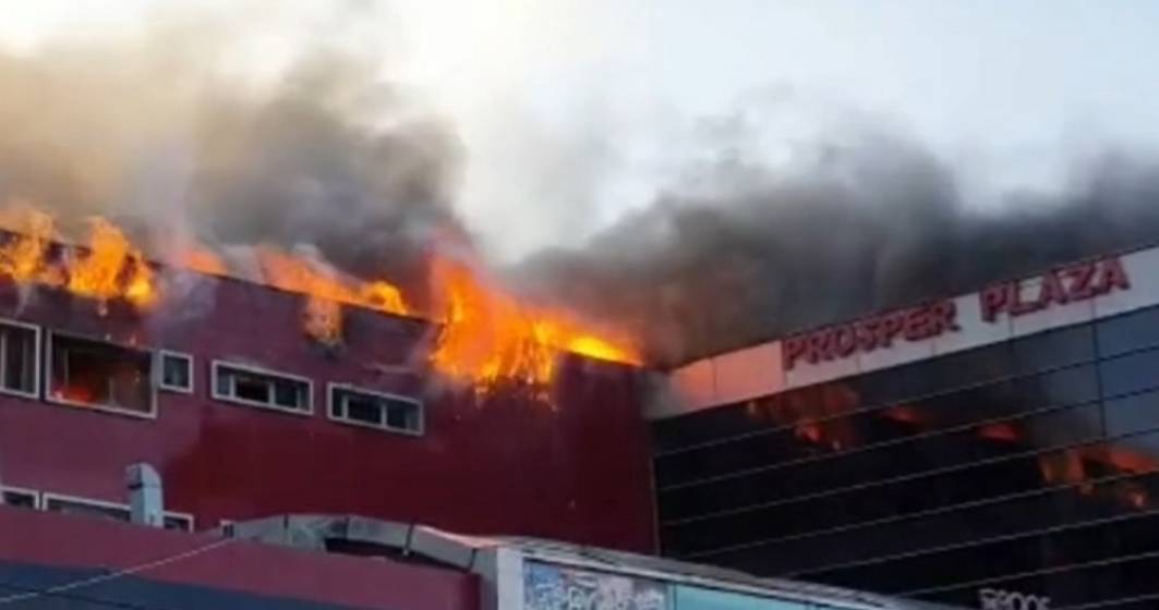 Imagine pentru articolul: Incendiu la un complex comercial de pe Calea 13 Septembrie din București