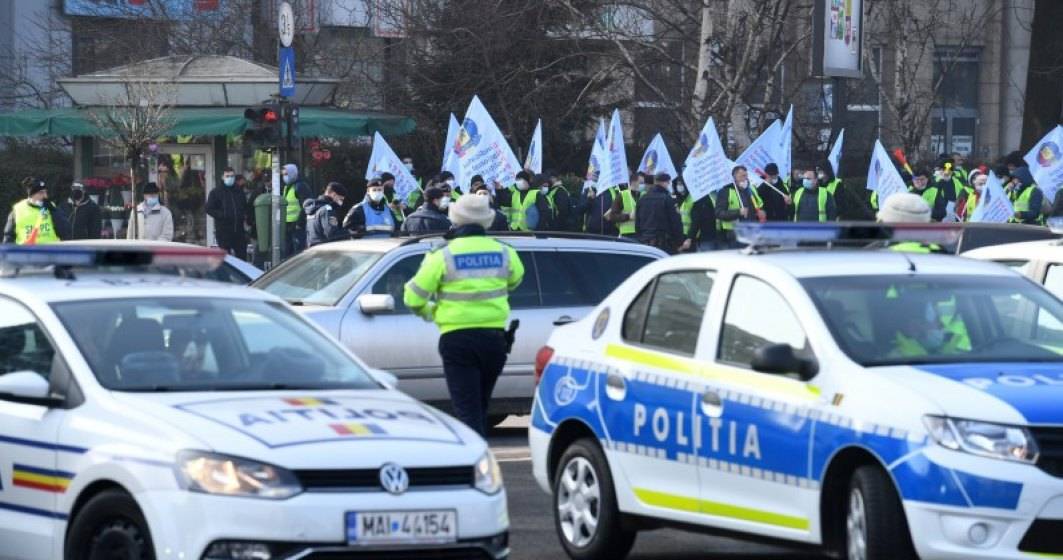 Imagine pentru articolul: VIDEO | Sute de poliţişti au plecat în marş prin București către ministere