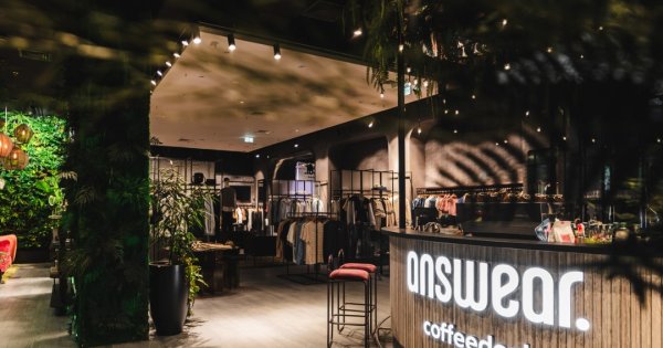 Imagine pentru articolul: Fashion: Answear lansează primul său concept store. Are cafenea, loc de...