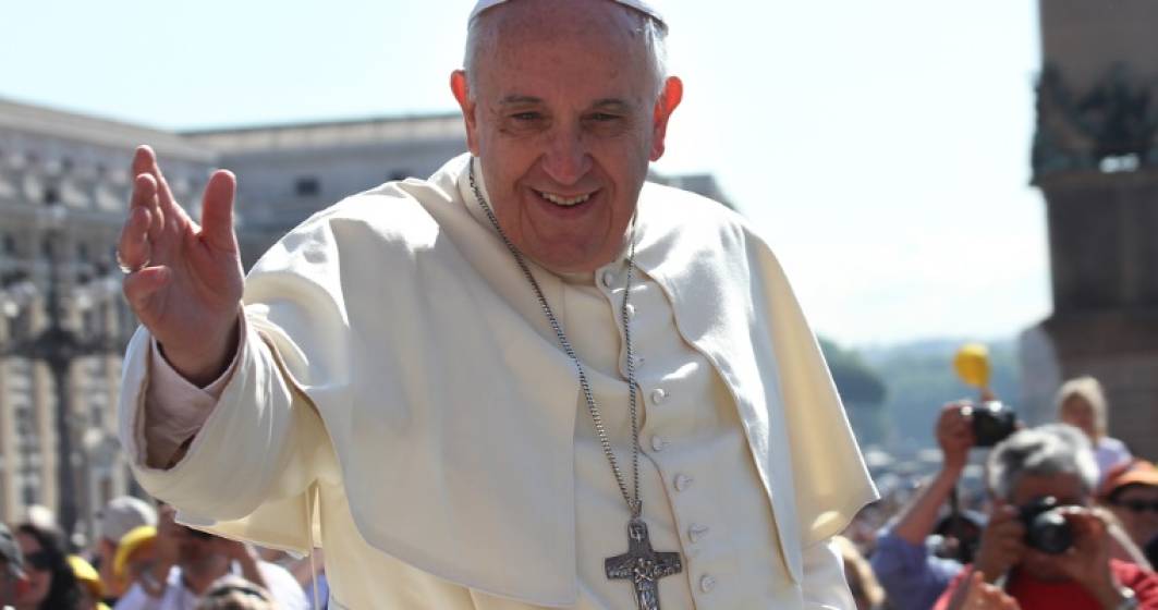 Imagine pentru articolul: Video  Papa Francisc a folosit o masina Logan in timpul vizitei sale din Armenia