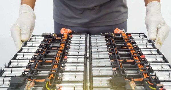 Imagine pentru articolul: Un constructor chinez promite bateria care va rezista 1 milion de kilometri