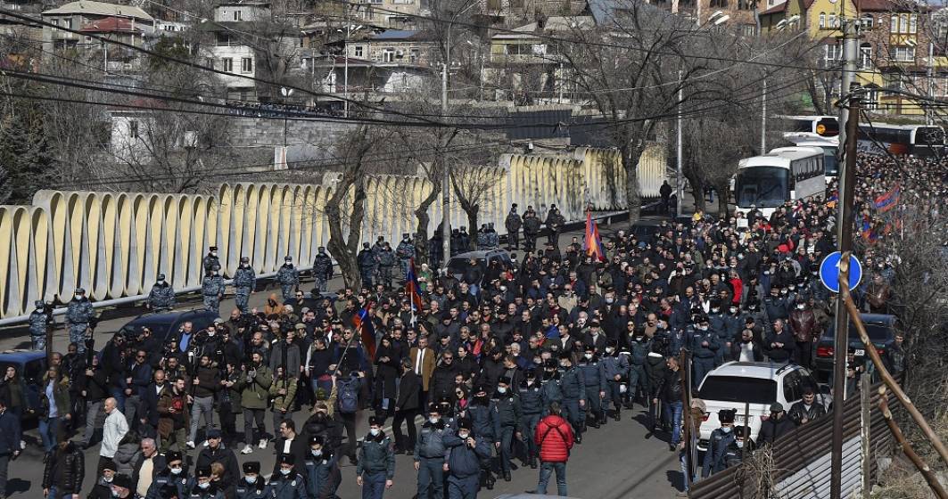 Imagine pentru articolul: Proteste masive în Armenia: Manifestanții au intrat în clădirea Guvernului