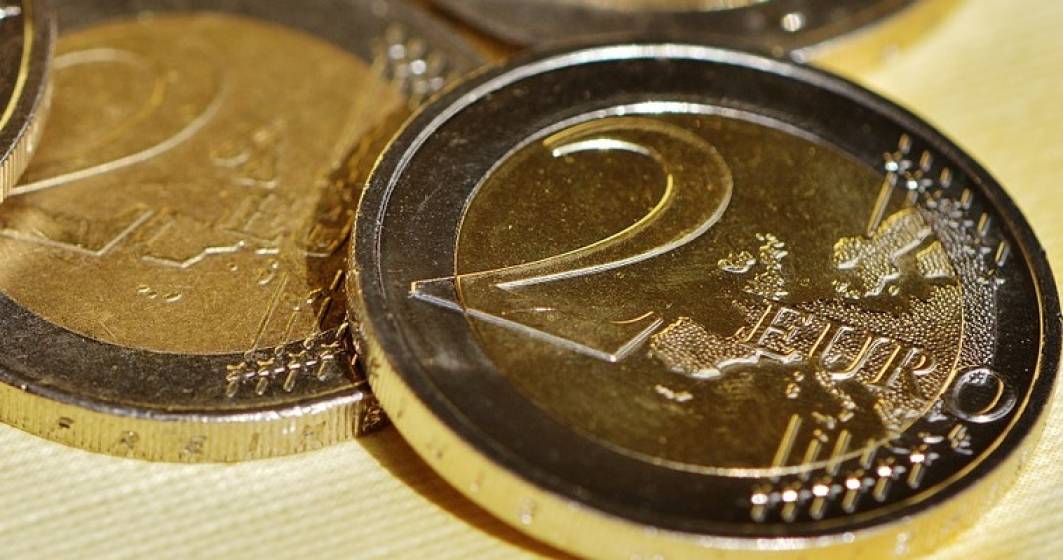 Imagine pentru articolul: Euro creste usor, la 4,5366 lei/euro, dar leul pierde teren puternic fata de dolar si creste in raport cu lira sterlina