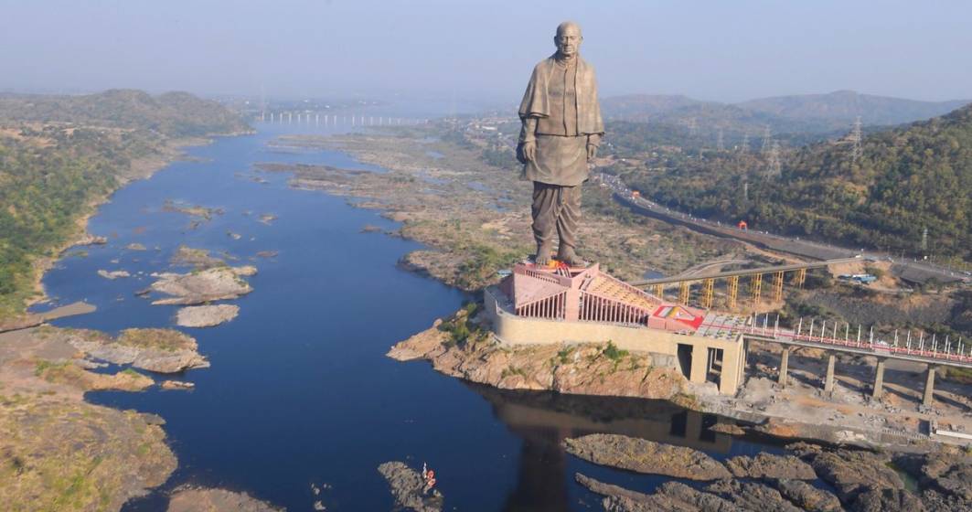 Imagine pentru articolul: Cea mai inalta statuie din lume a fost inaugurata in India si deja a stranit controverse. VIDEO