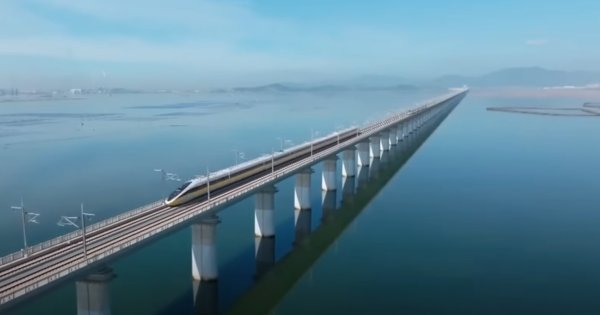Imagine pentru articolul: VIDEO | China a inaugurat linia pe care trenurile „zboară” cu 350km/h peste ape